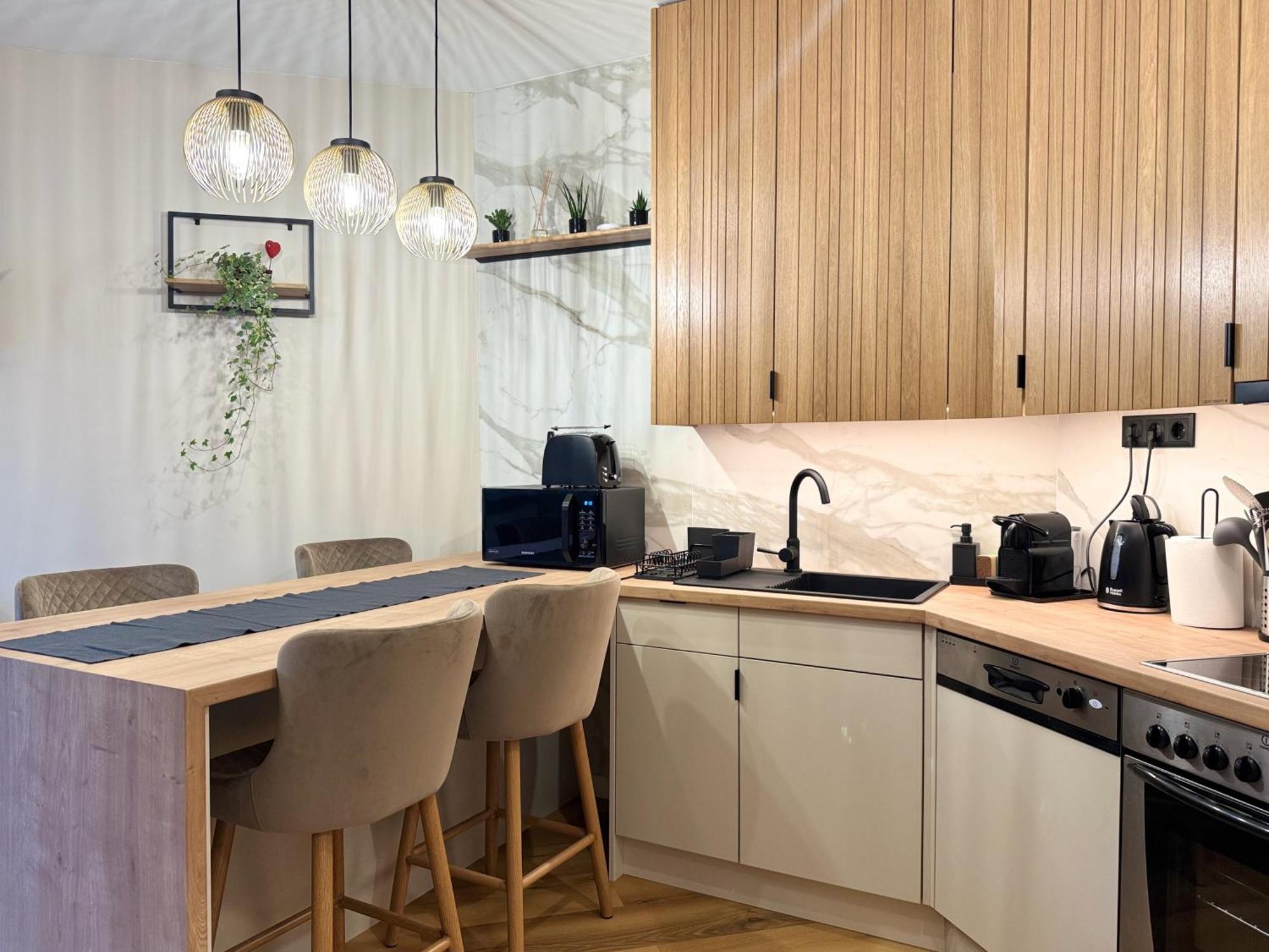 Standard By Hi5- Kiraly Beautiful Budapest